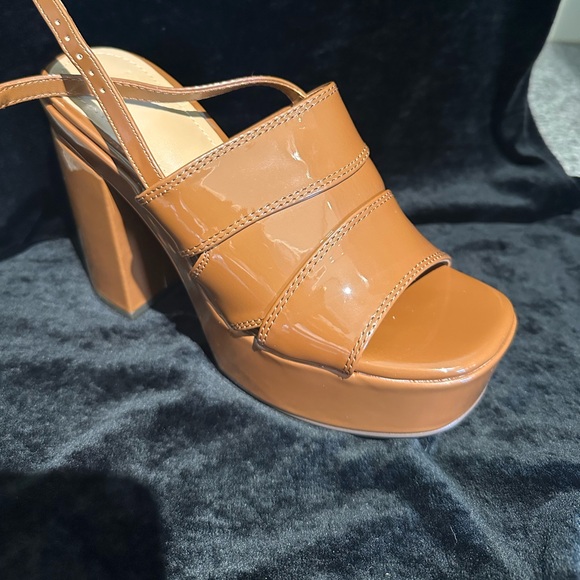 Chesnut Patent Platform Sandals Size 6 JustFab - Picture 4 of 6